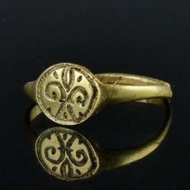 Medieval gold ring with fleur-de-lis