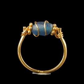 Ring with Roman wire-wrapped blue glass bead