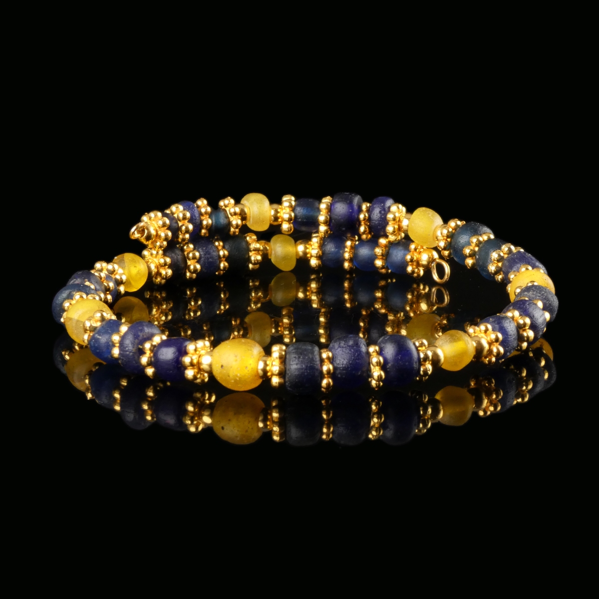 Bracelet with Roman blue and yellow glass beads