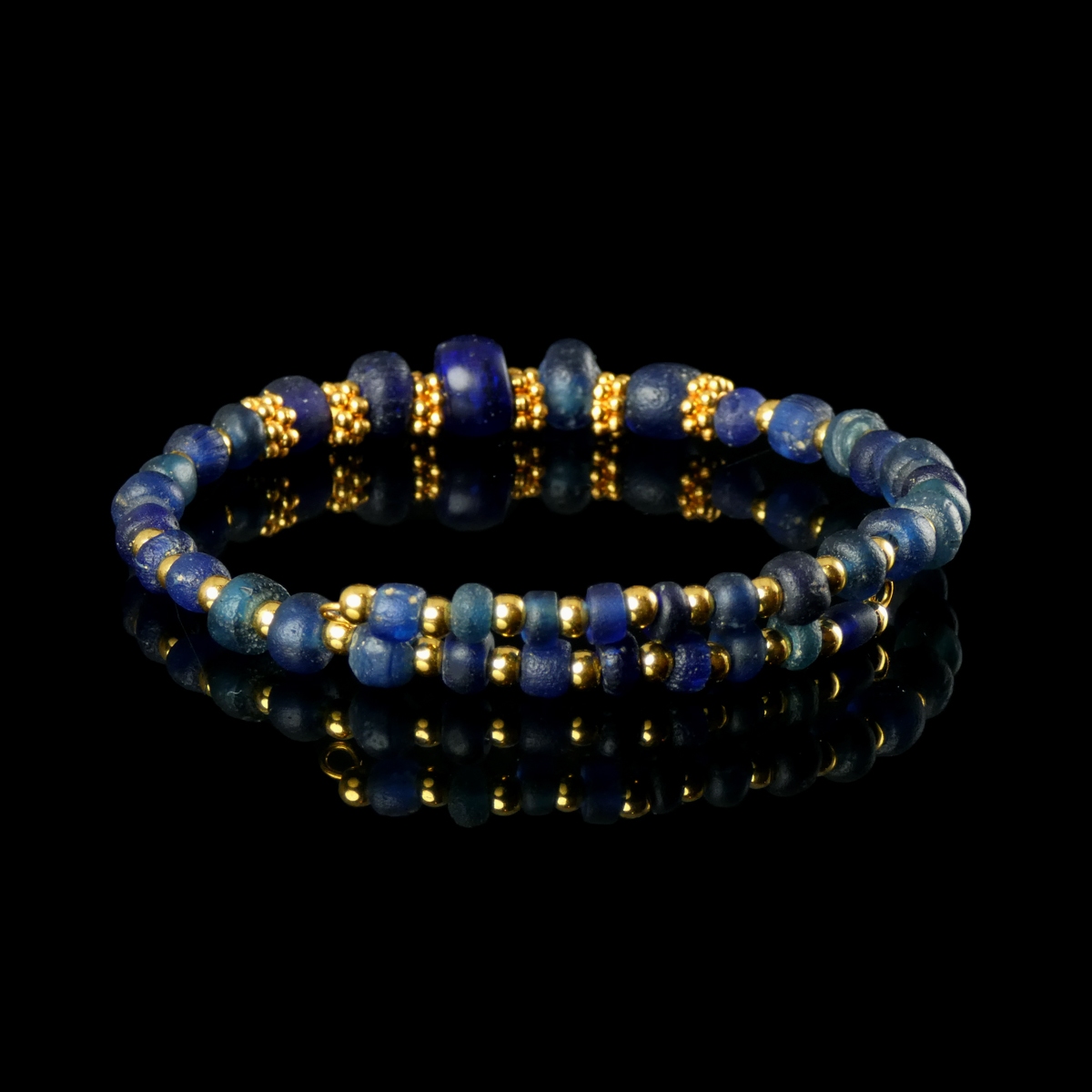 Bracelet with Roman blue glass beads