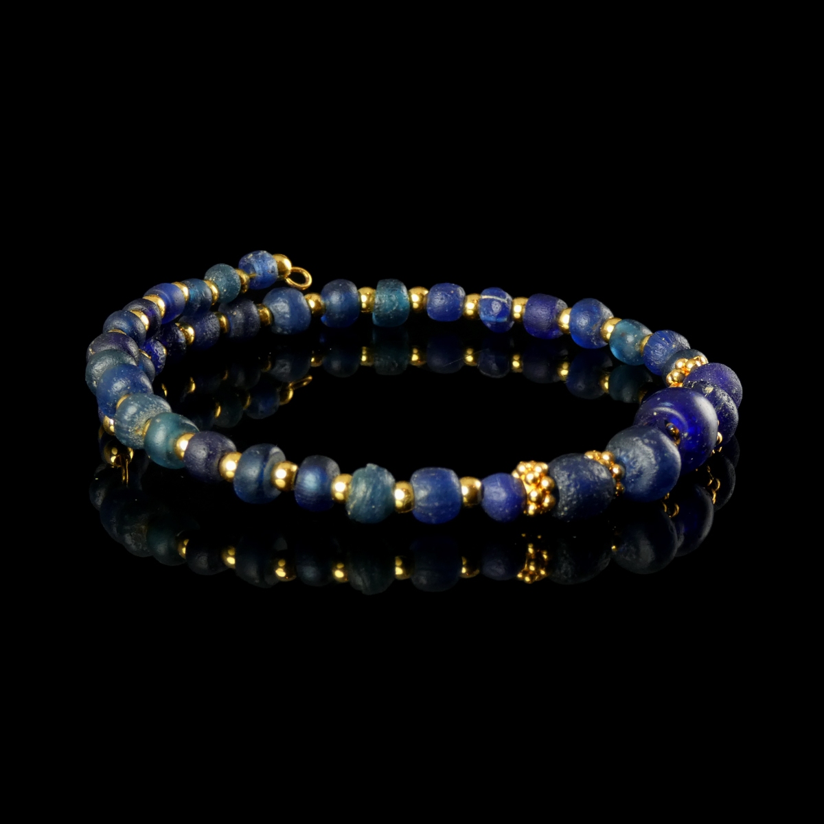 Bracelet with Roman blue glass beads