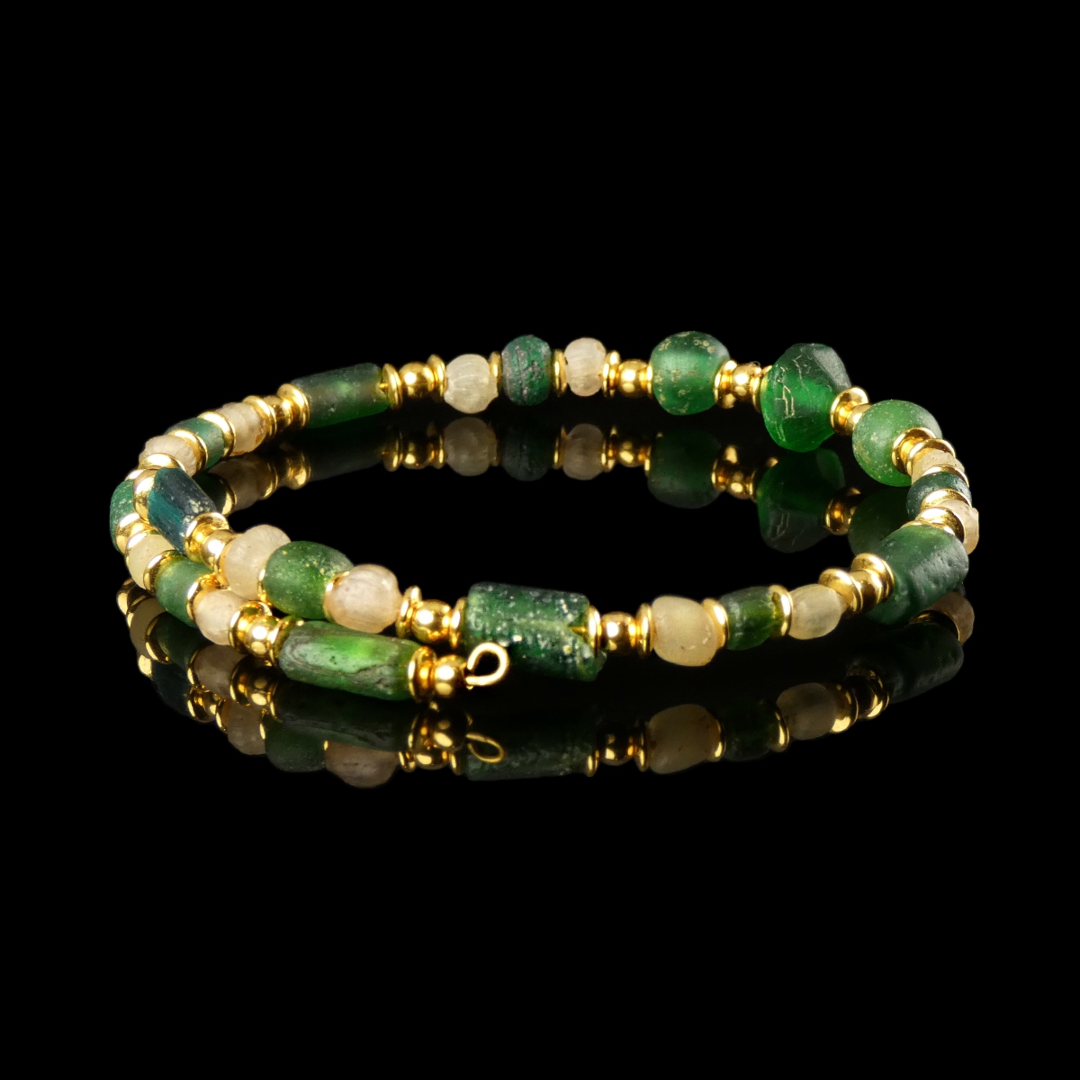 Bracelet with Roman green and semi-translucent glass beads