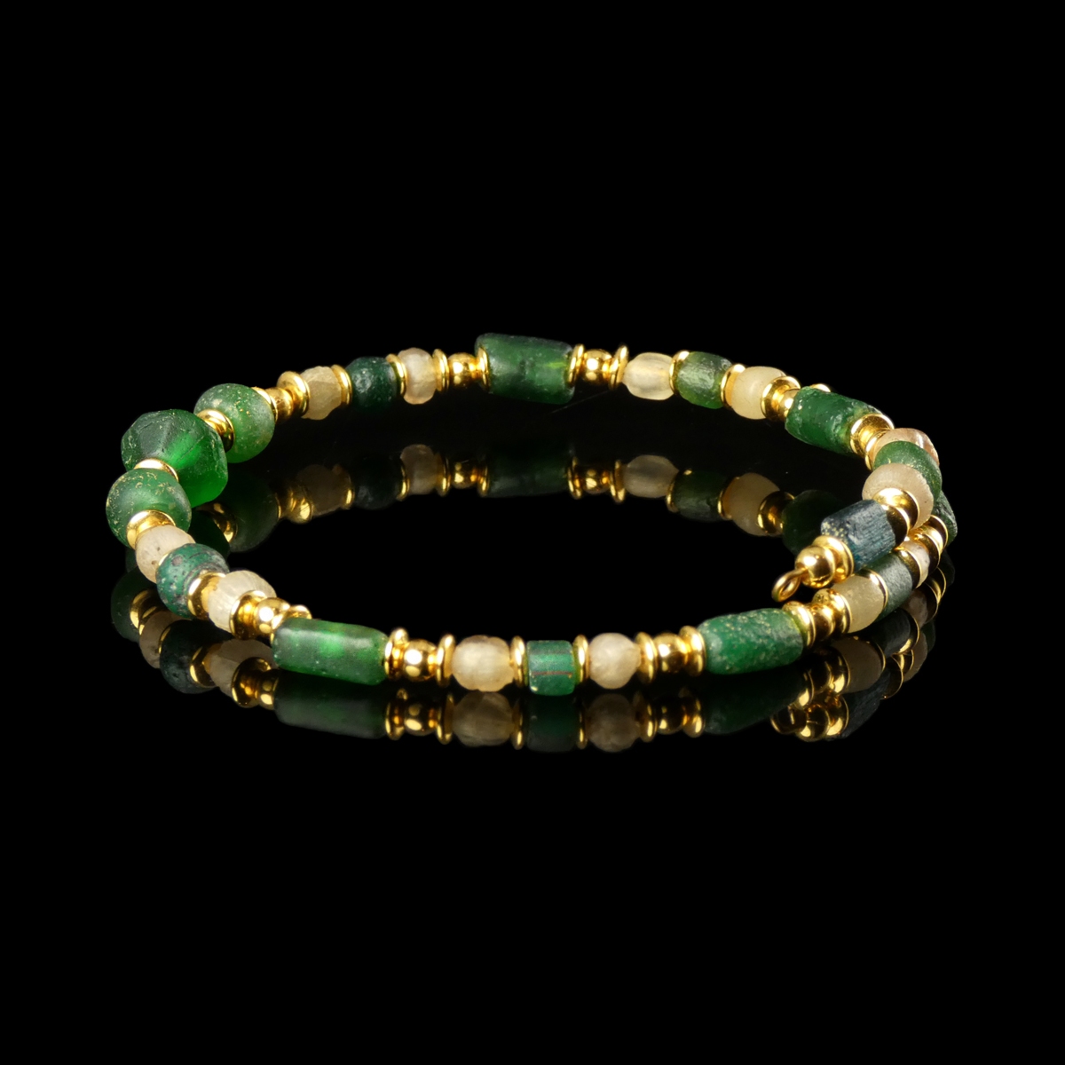 Bracelet with Roman green and semi-translucent glass beads