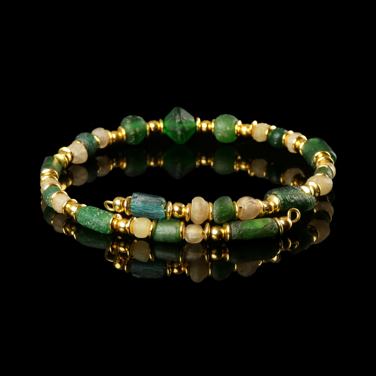 Bracelet with Roman green and semi-translucent glass beads