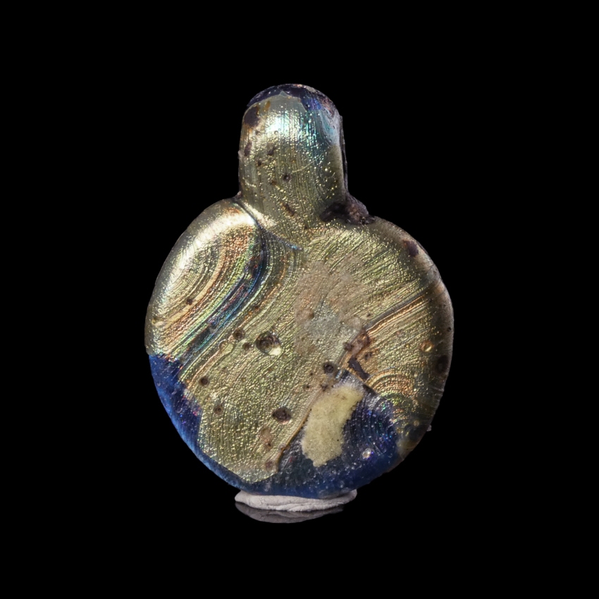 Late Roman glass amulet pendant with Lion, Moon and Sun/Star