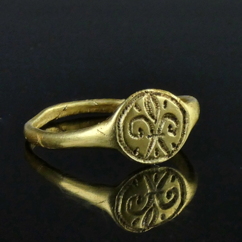 Medieval gold ring with fleur-de-lis