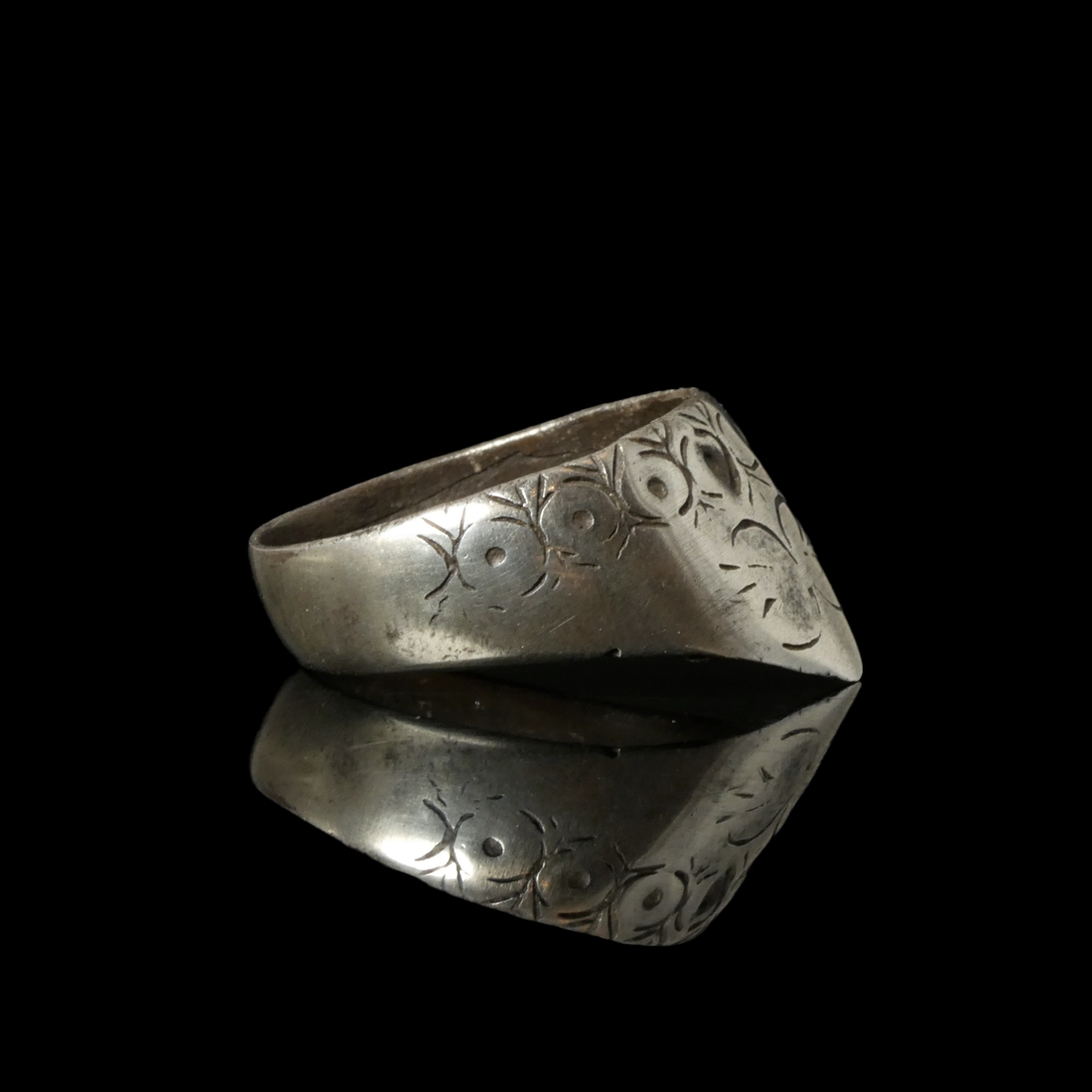 Medieval silver archer thumb ring