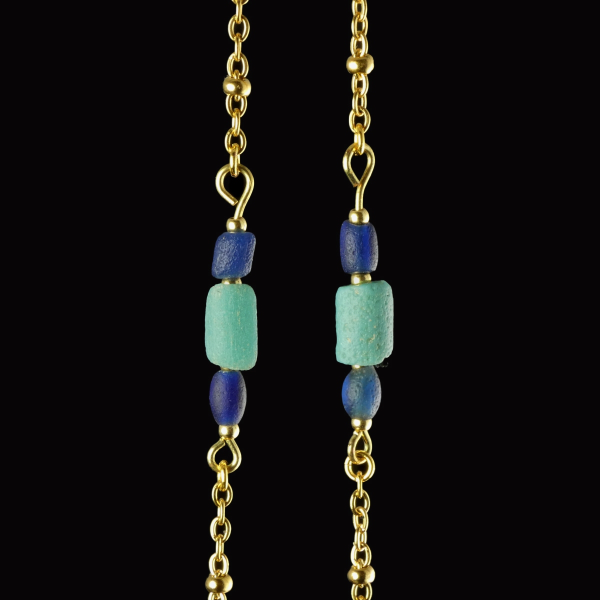 Necklace with Roman blue and turquoise glass beads