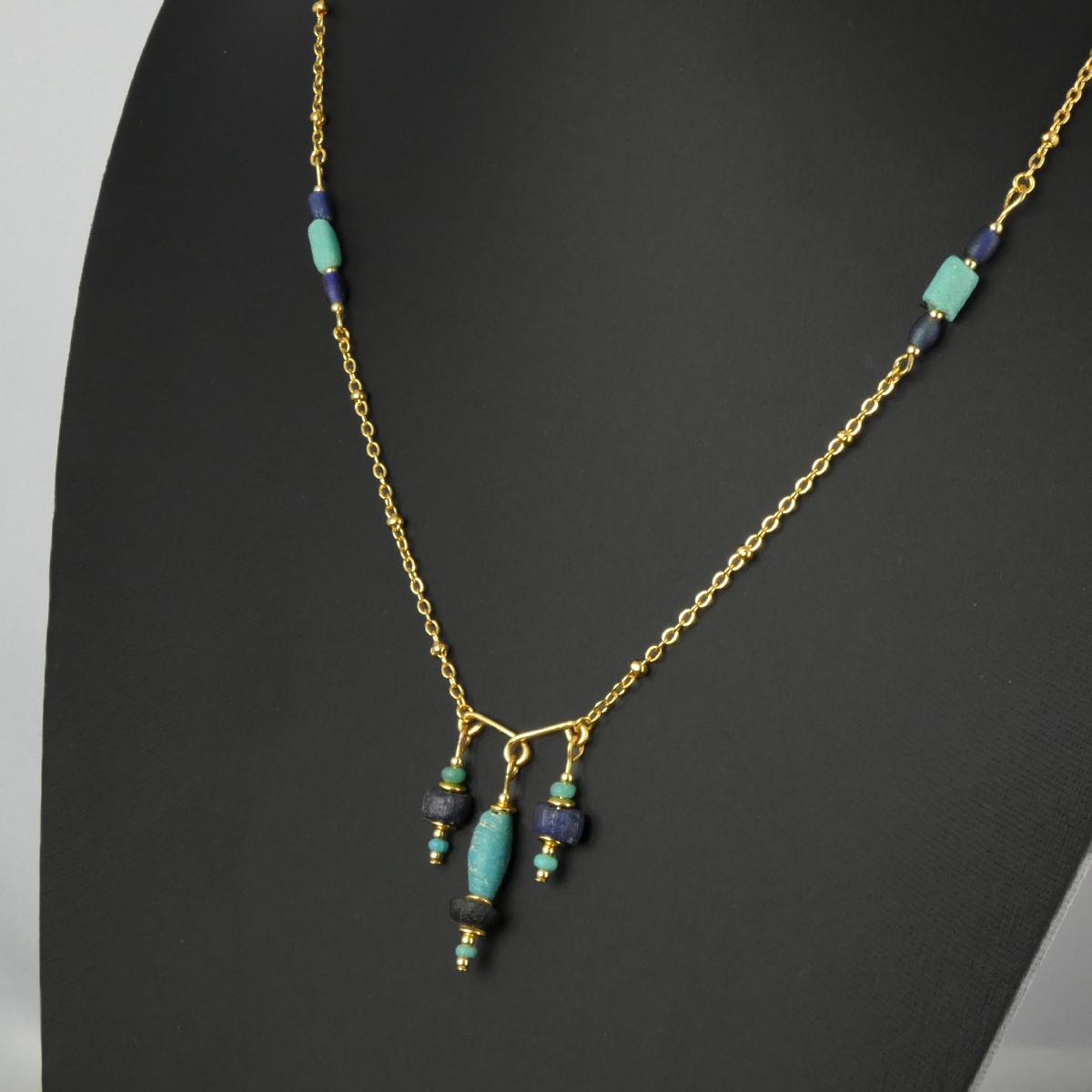 Necklace with Roman blue and turquoise glass beads