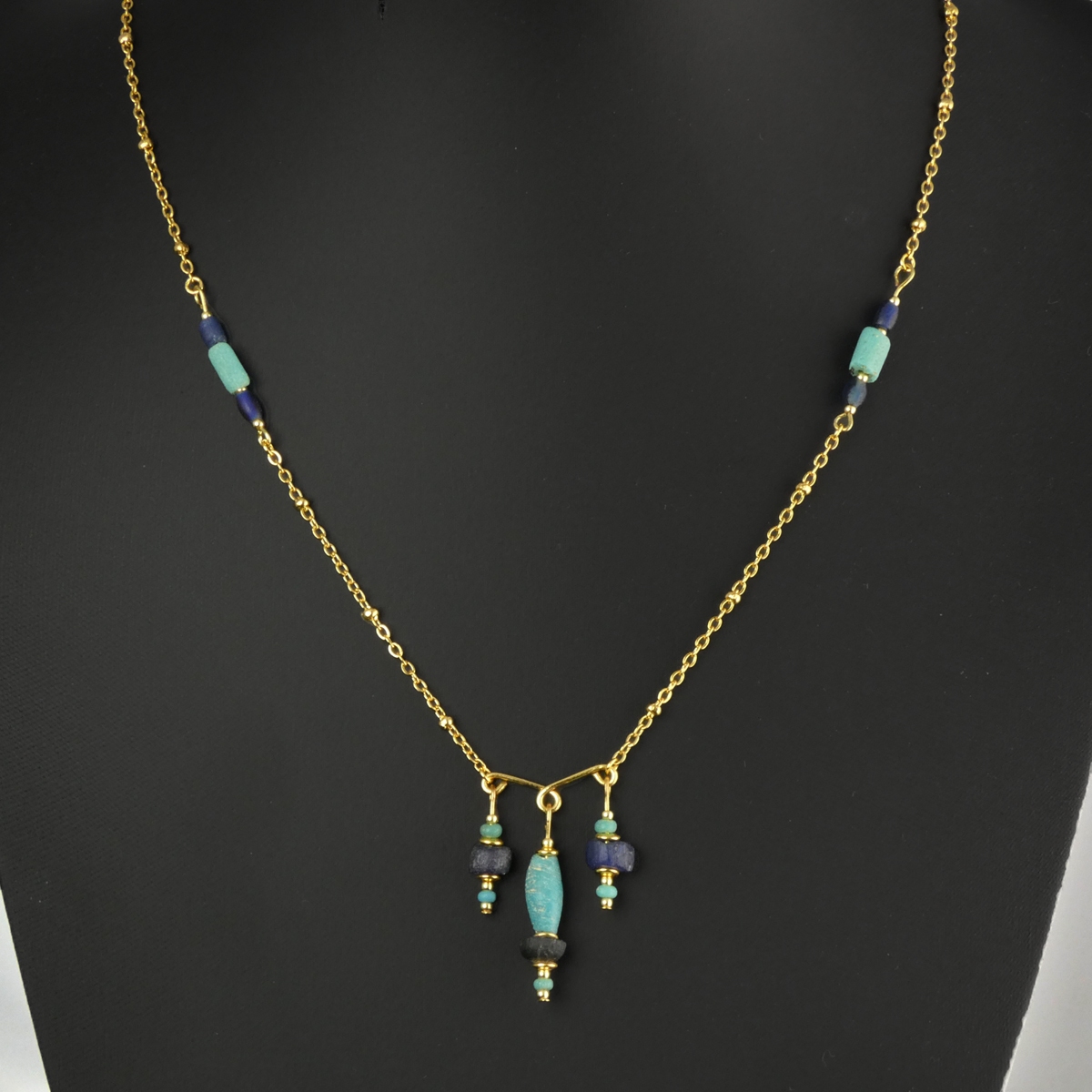 Necklace with Roman blue and turquoise glass beads