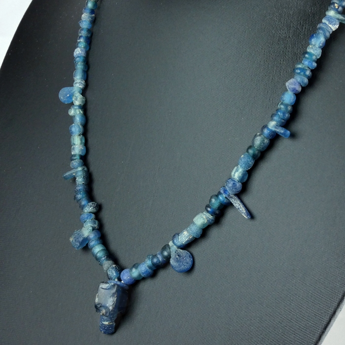 Necklace with Roman blue glass beads