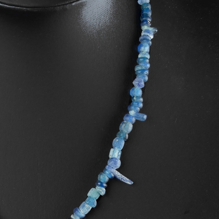 Necklace with Roman blue glass beads