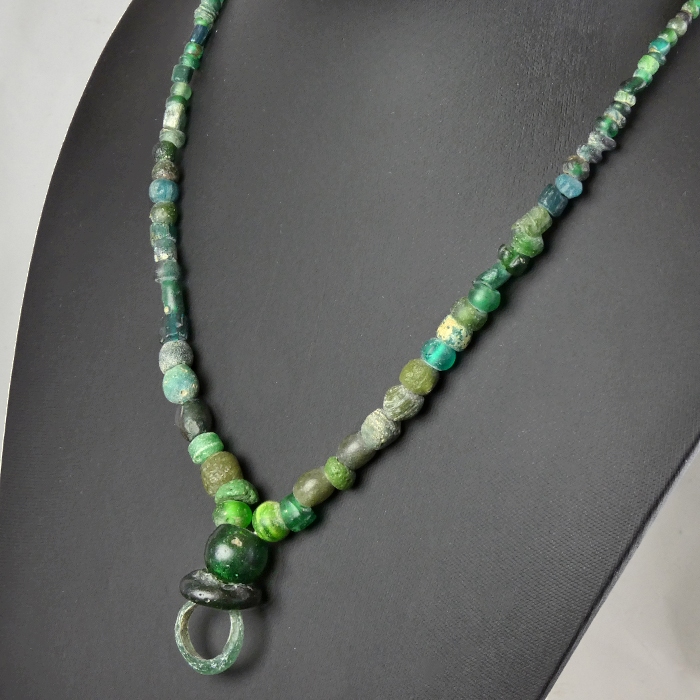 Green glass bead on sale necklace