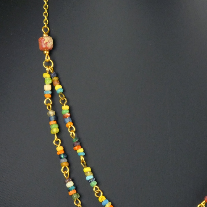 Necklace with Roman multicoloured glass beads