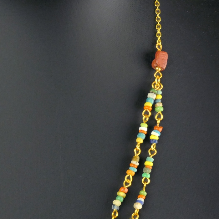 Necklace with Roman multicoloured glass beads