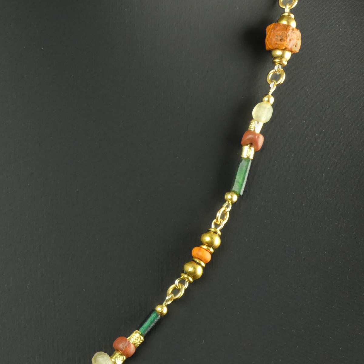 Necklace with Roman multicoloured glass beads