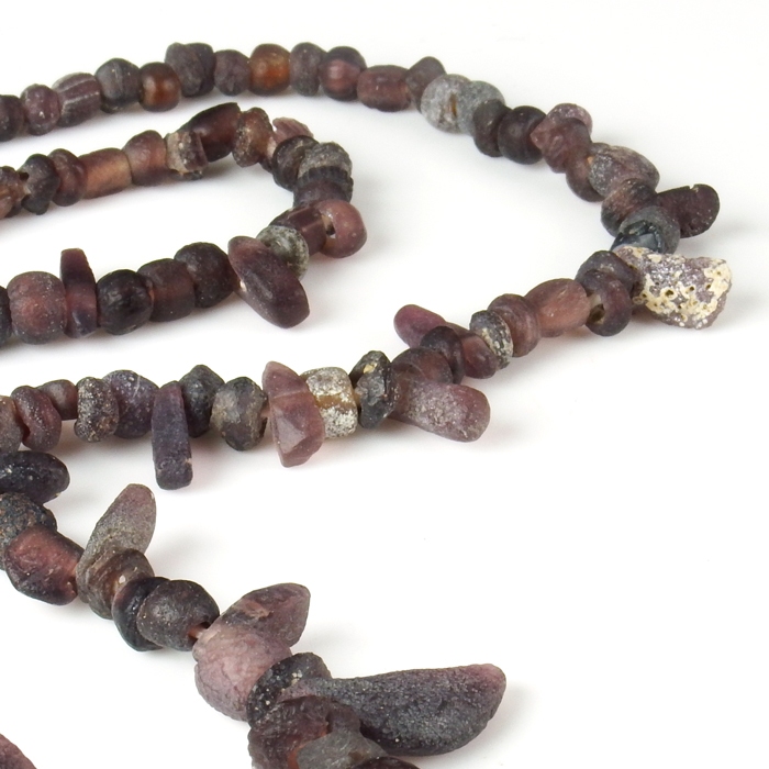 Necklace with Roman purple glass beads