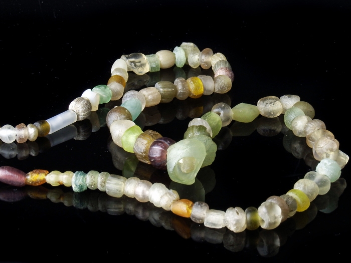 Necklace with Roman semi-translucent glass beads