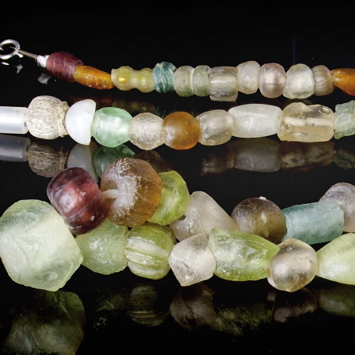 Necklace with Roman semi-translucent glass beads