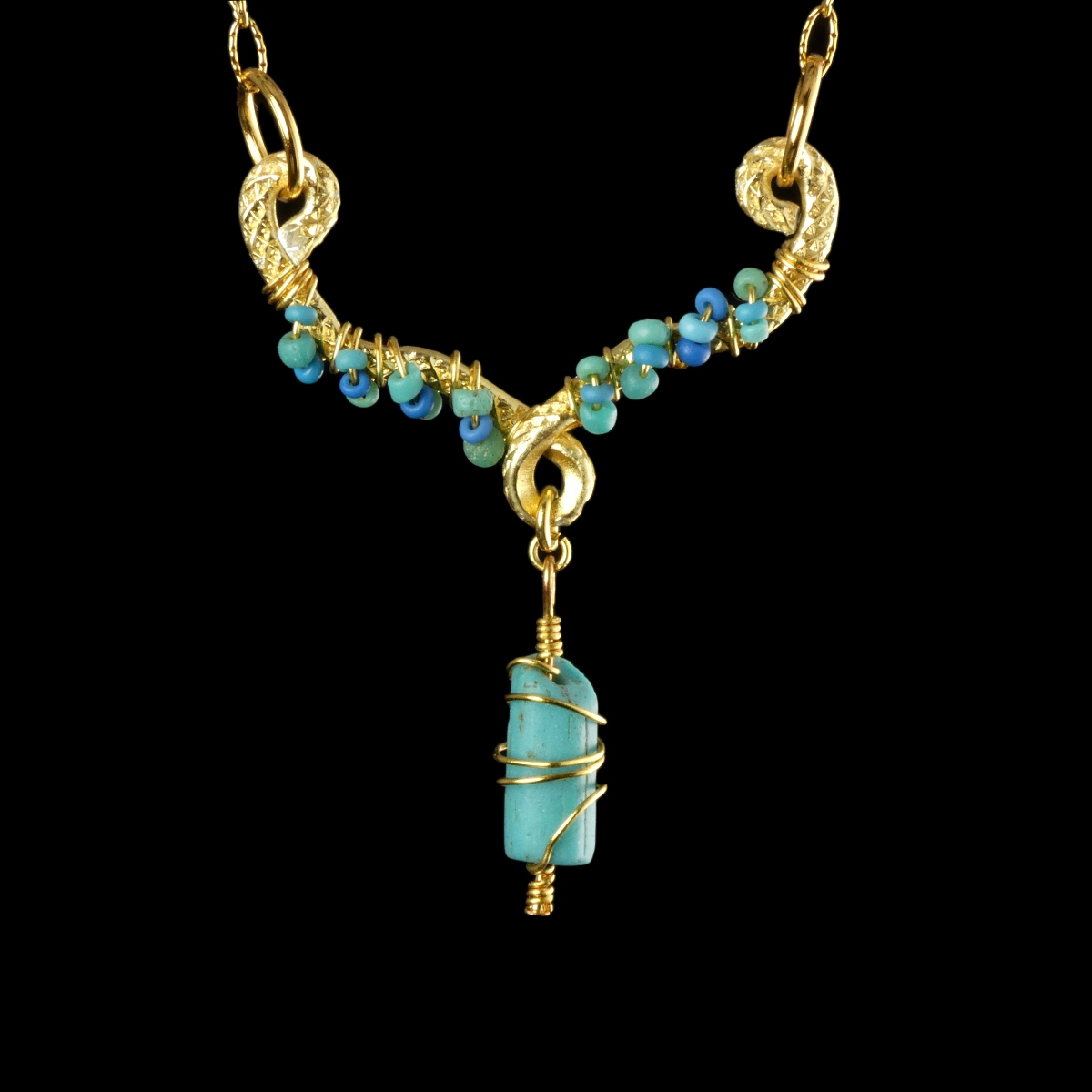 Necklace with Roman wire-wrapped turquoise glass beads