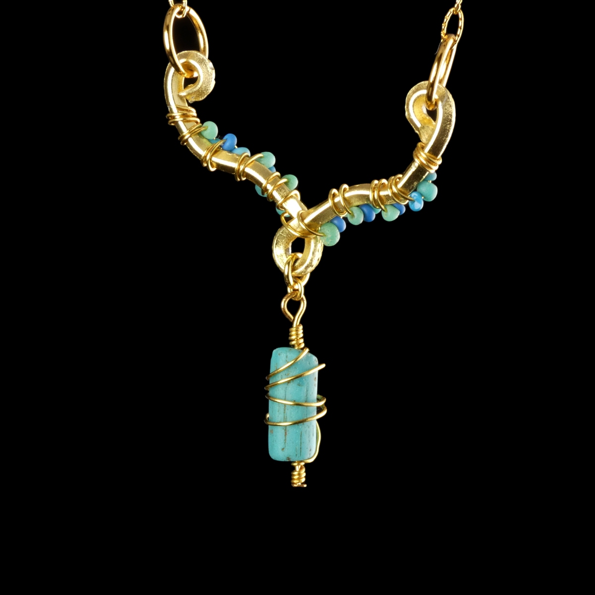 Necklace with Roman wire-wrapped turquoise glass beads