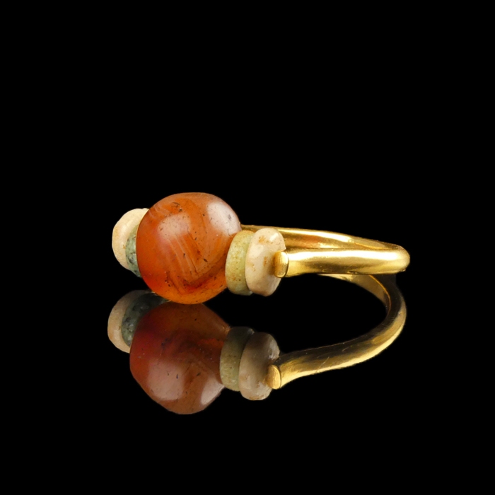 Ring with Egyptian faience and carnelian beads