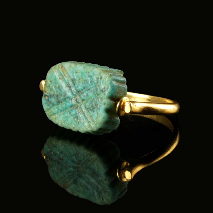 Ring with Egyptian glazed faience amulet bead