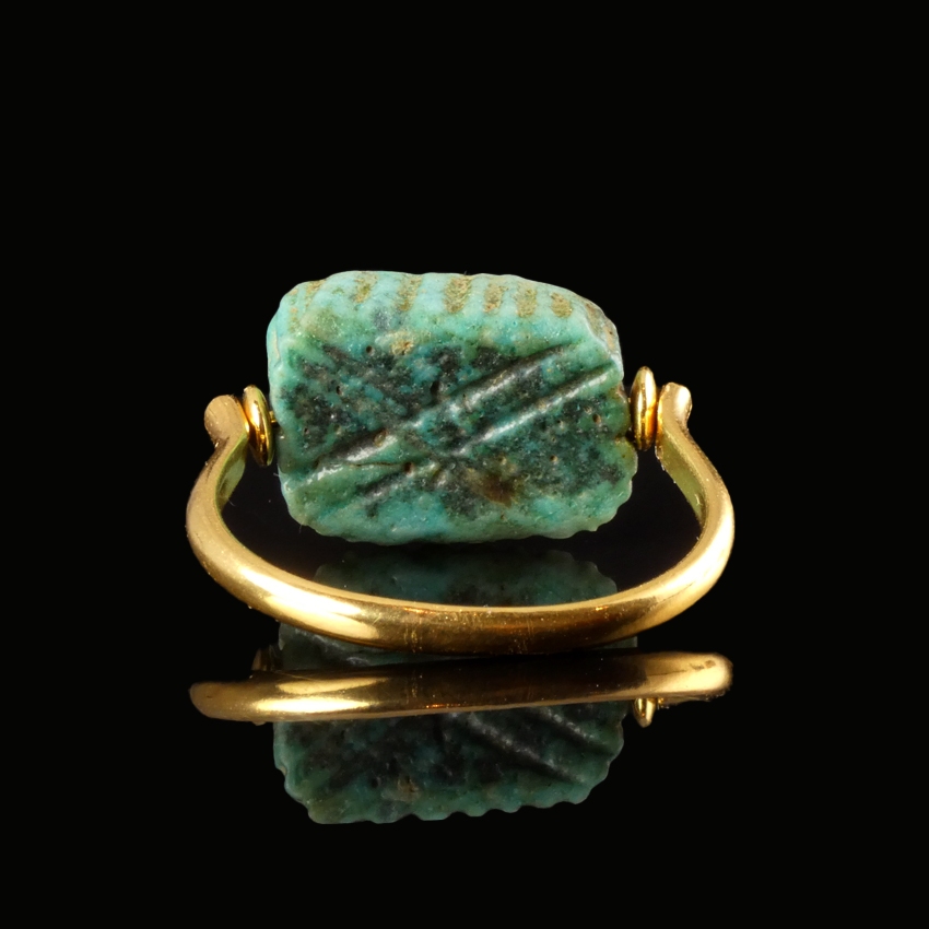 Ring with Egyptian glazed faience amulet bead