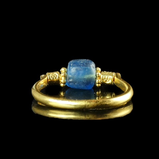 Ring with Roman blue glass bead