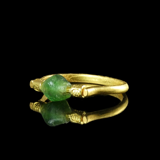 Ring with Roman green glass bead