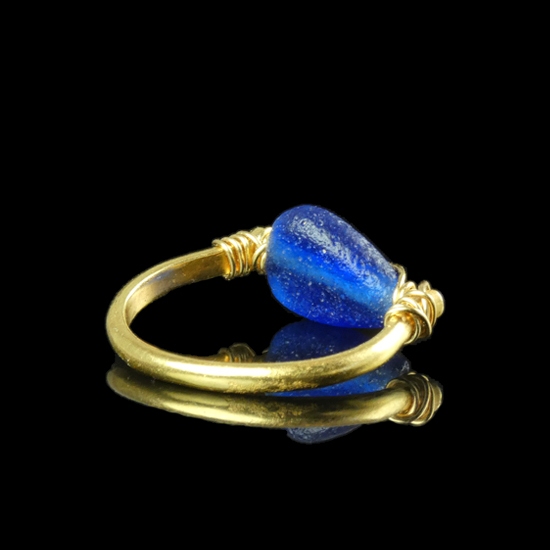 Ring with Roman wire-wrapped blue glass bead