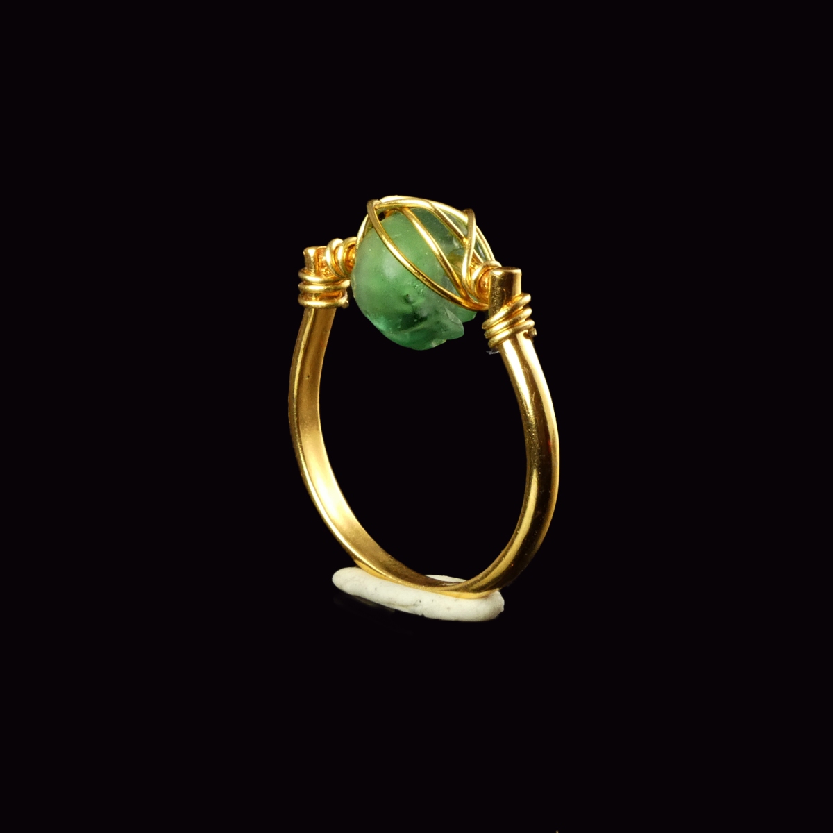 Ring with Roman wire-wrapped green glass bead