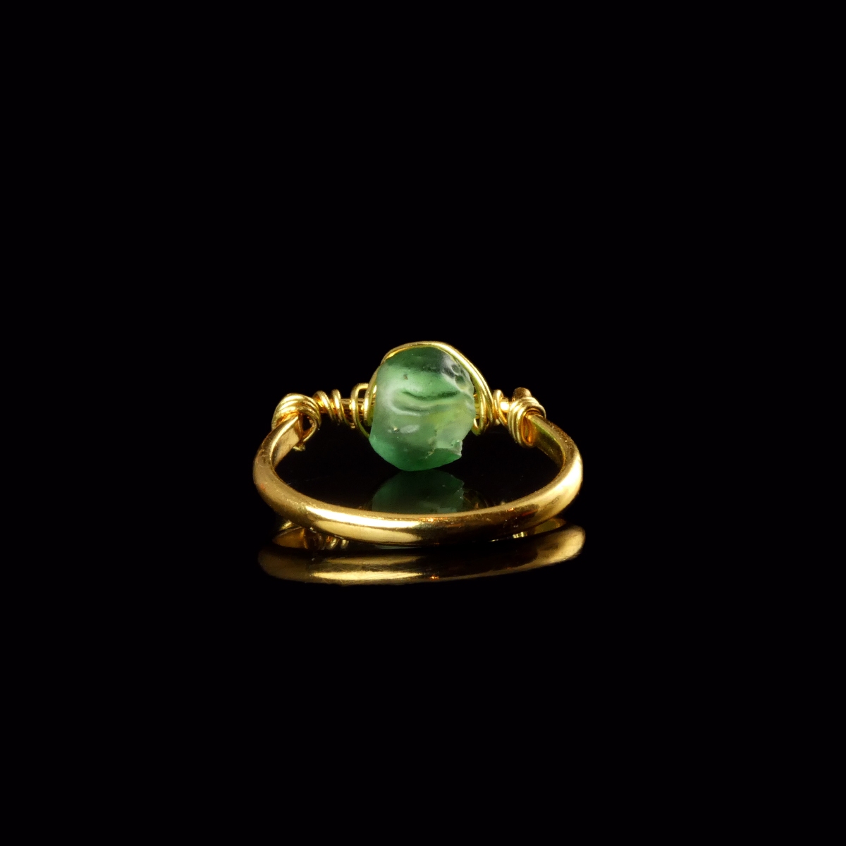 Ring with Roman wire-wrapped green glass bead