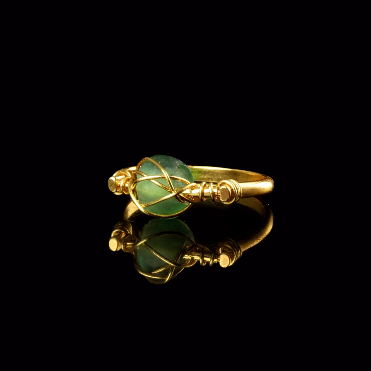 Ring with Roman wire-wrapped green glass bead