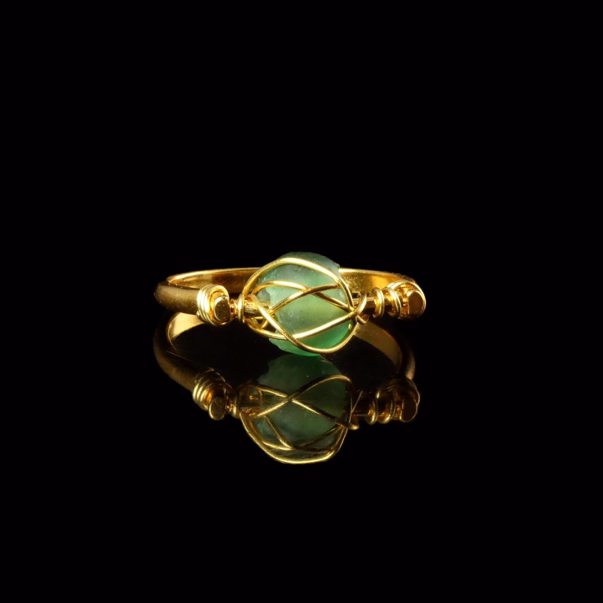 Ring with Roman wire-wrapped green glass bead