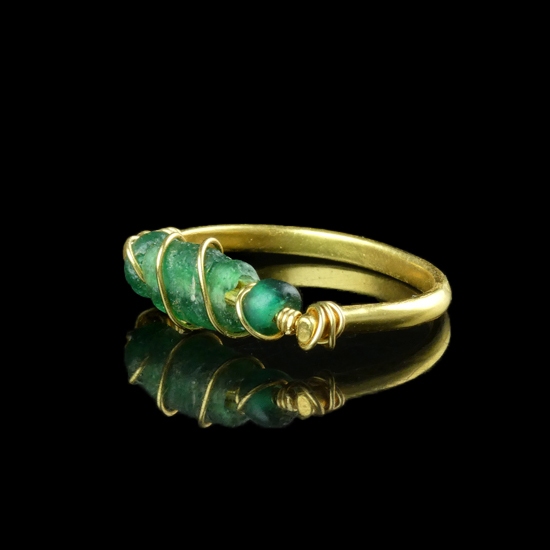 Ring with Roman wire-wrapped green glass beads