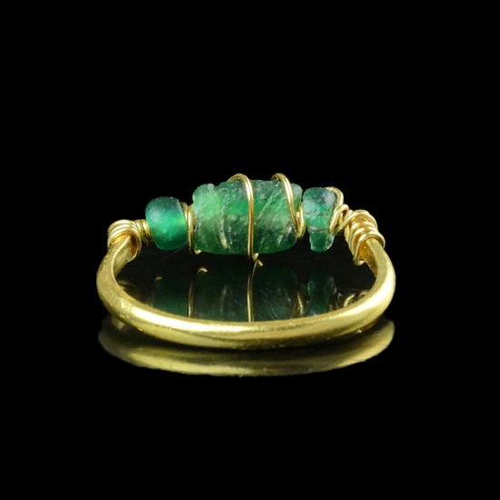 Ring with Roman wire-wrapped green glass beads