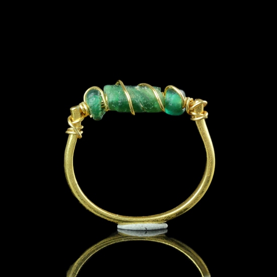 Ring with Roman wire-wrapped green glass beads