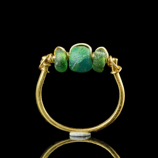 Ring with Roman wire-wrapped green glass beads