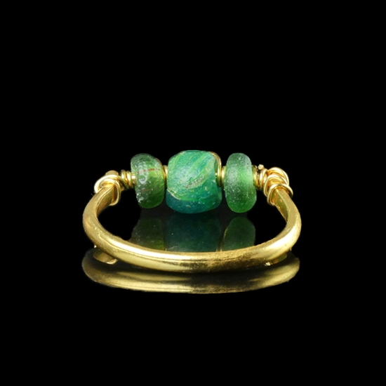 Ring with Roman wire-wrapped green glass beads