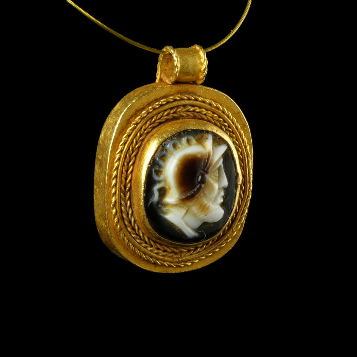 Roman gold and sardonyx cameo pendant