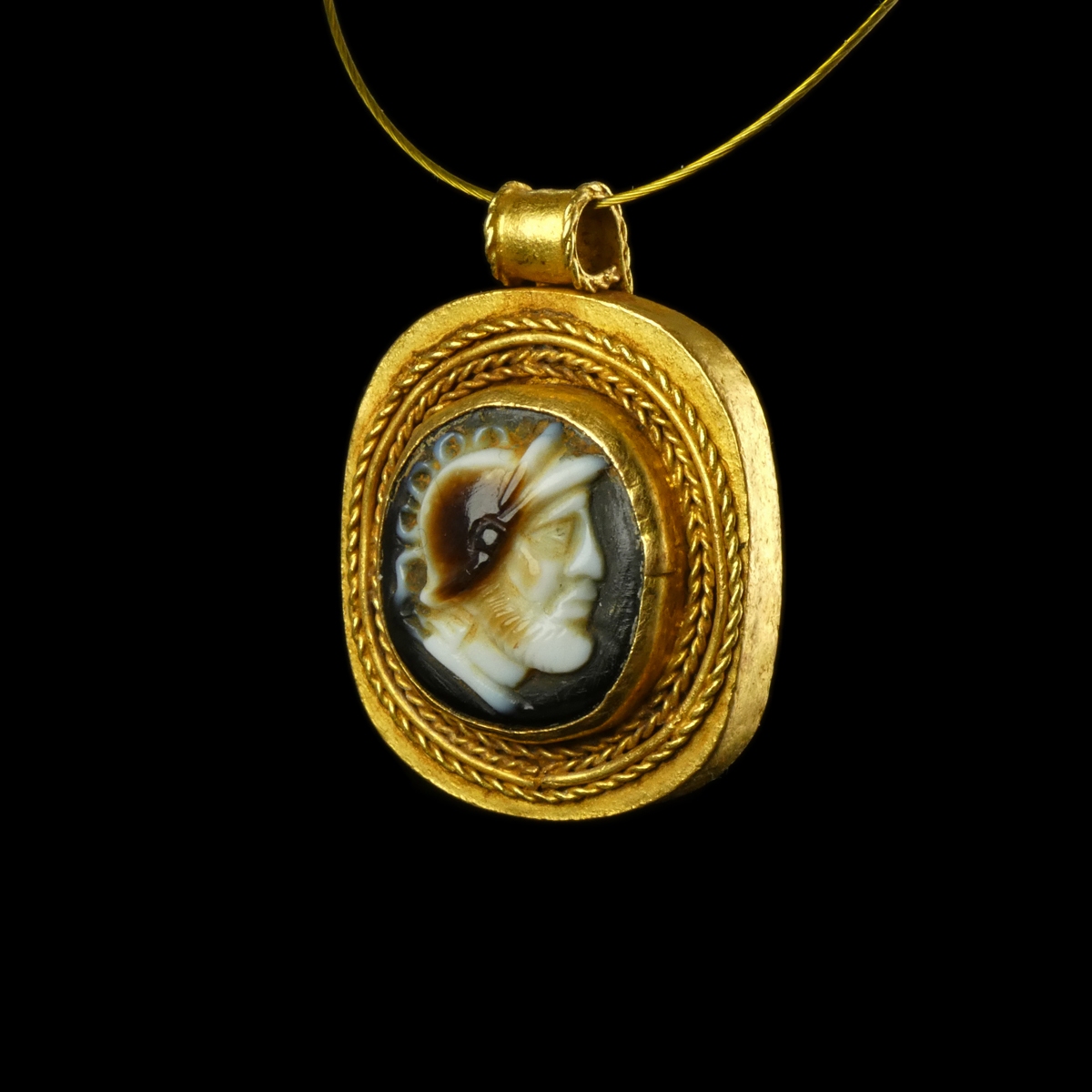 Roman gold and sardonyx cameo pendant