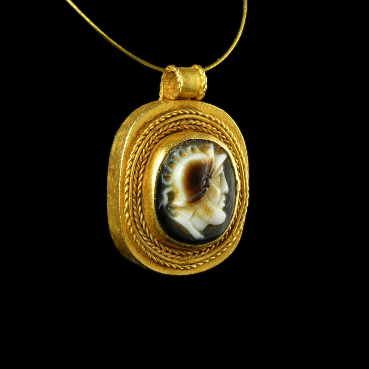 Roman gold and sardonyx cameo pendant