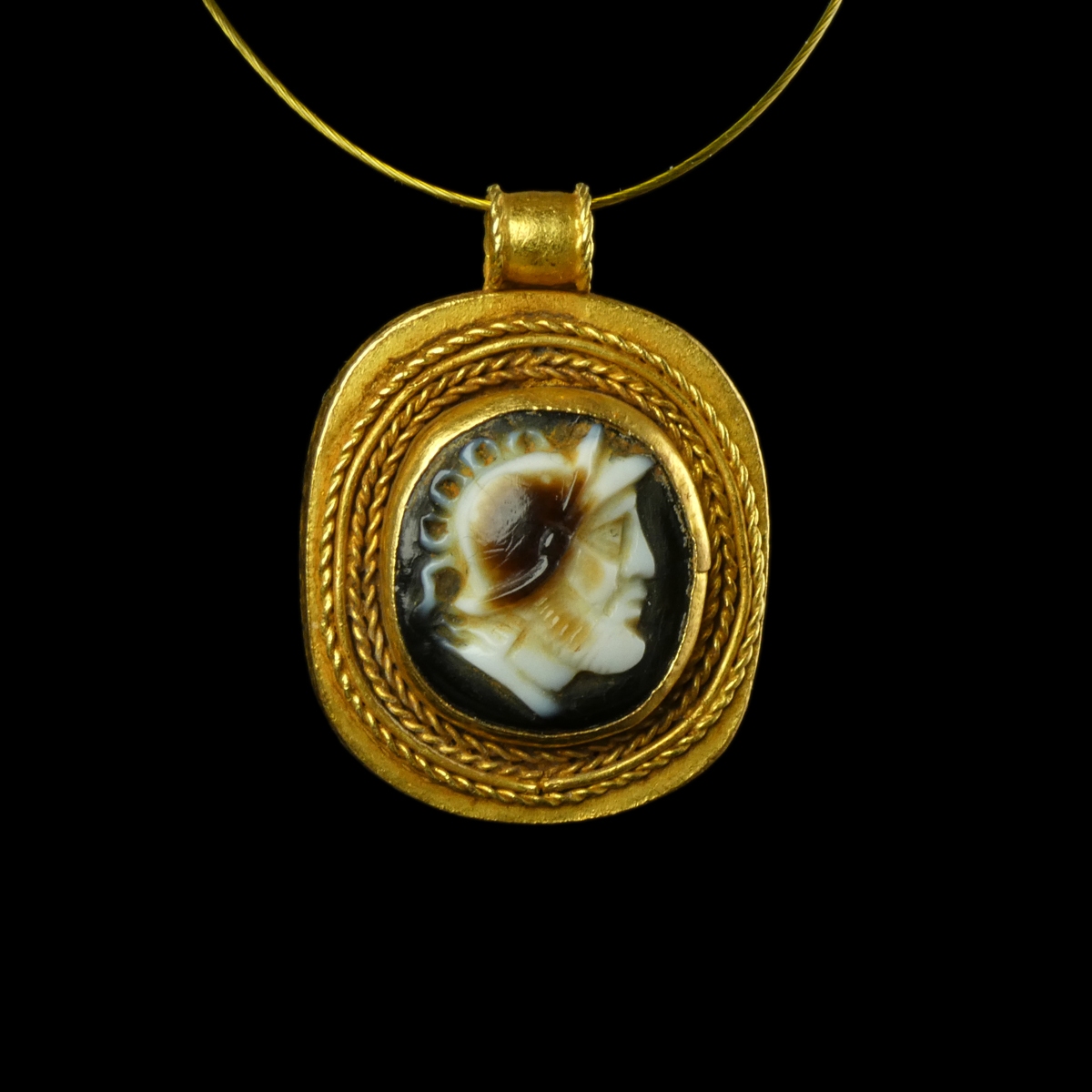 Roman gold and sardonyx cameo pendant