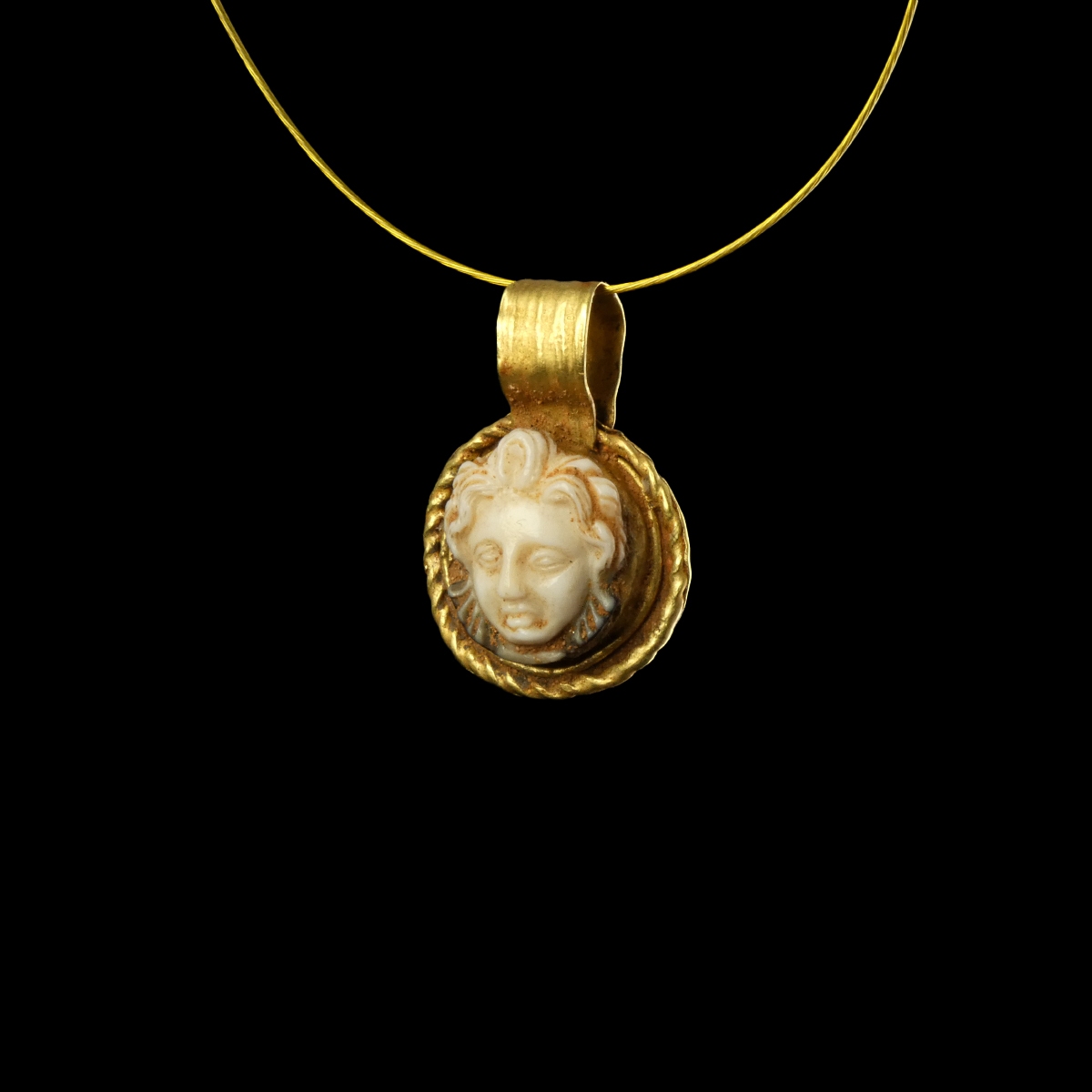 Roman gold pendant with sardonyx Medusa cameo