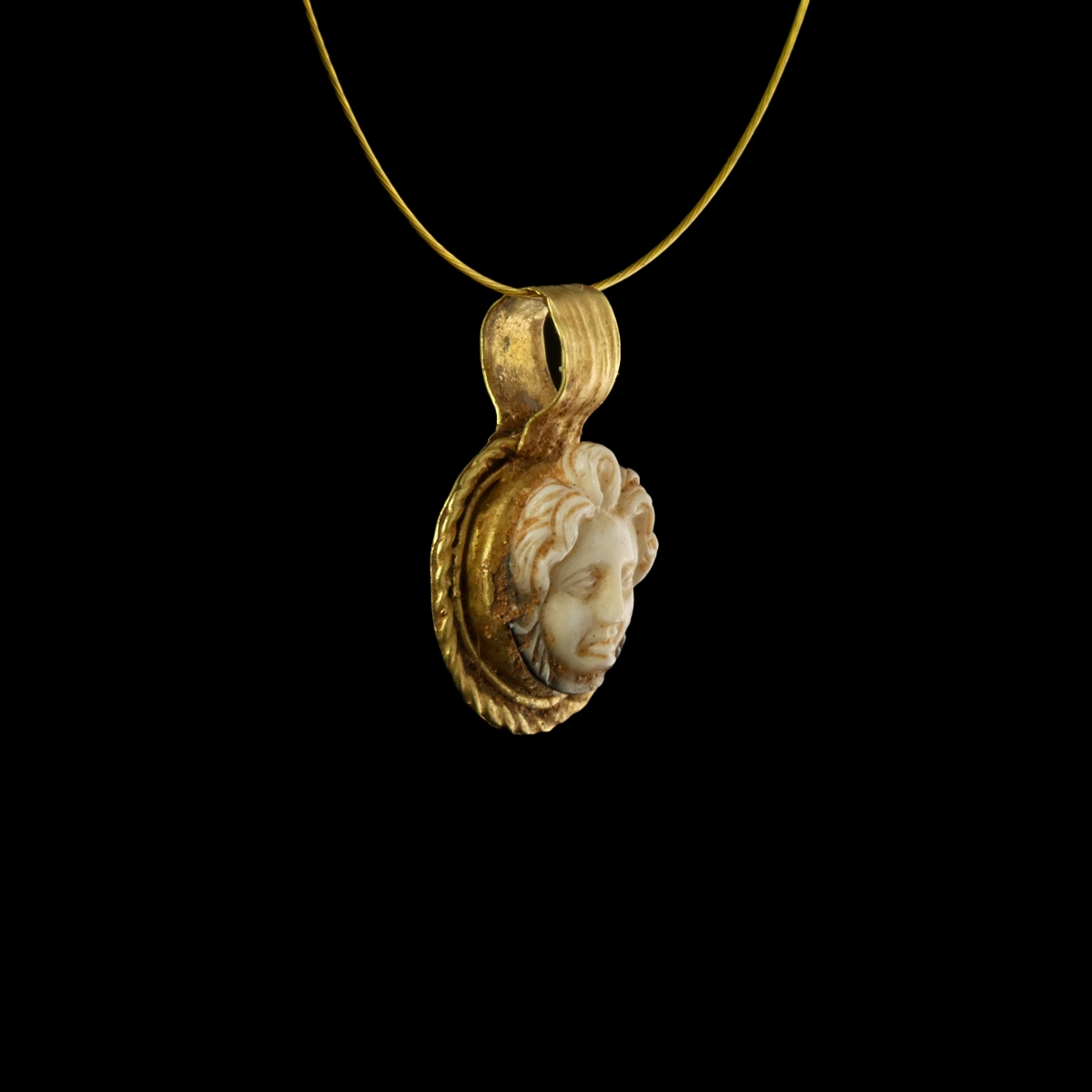 Roman gold pendant with sardonyx Medusa cameo