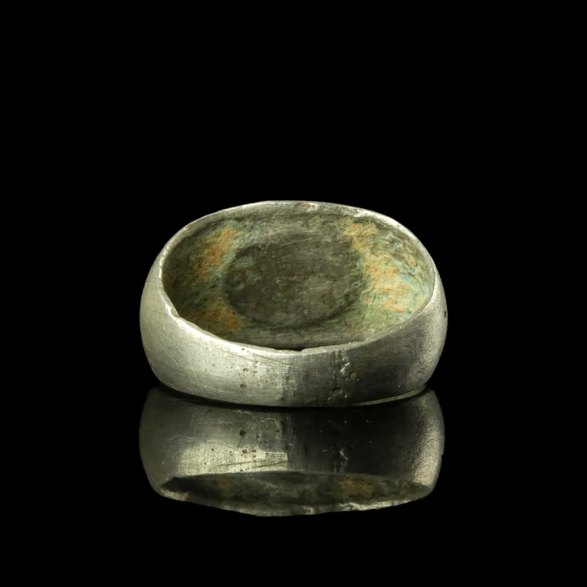 Roman silver ring with filigree decoration