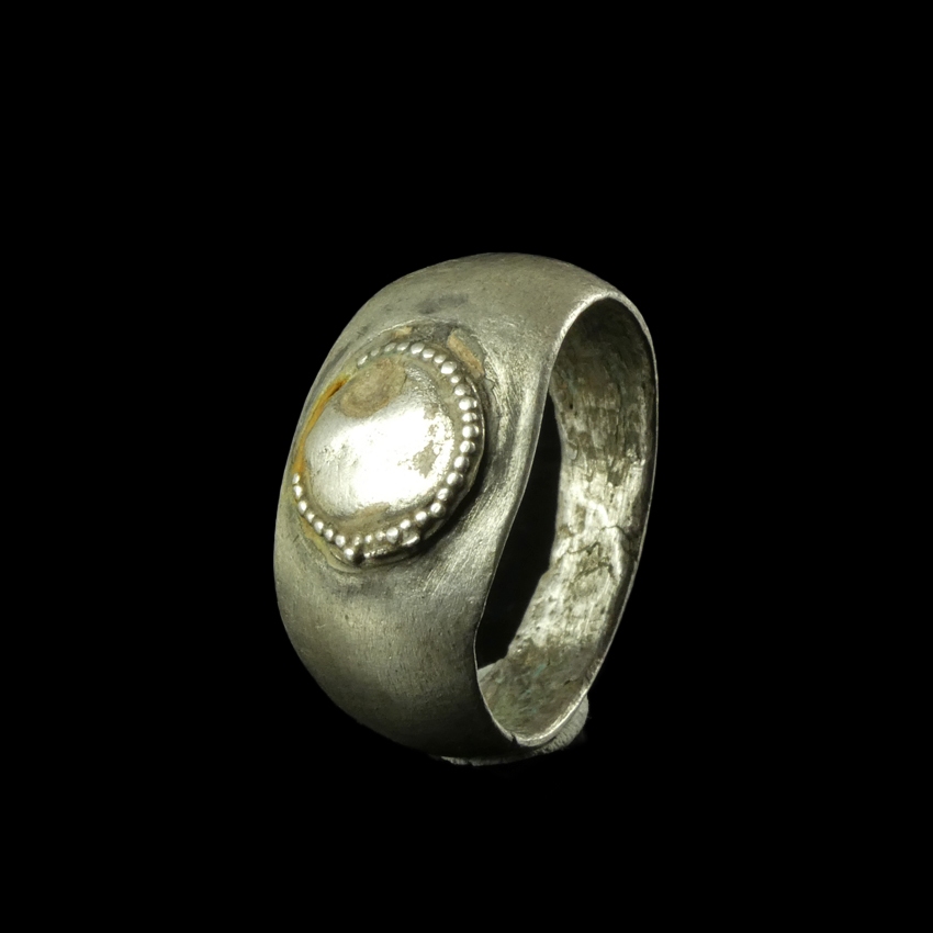 Roman silver ring with filigree decoration