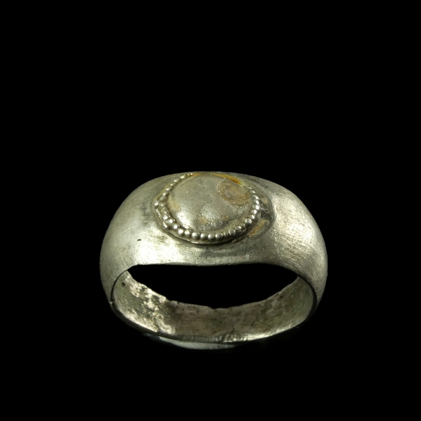 Roman silver ring with filigree decoration