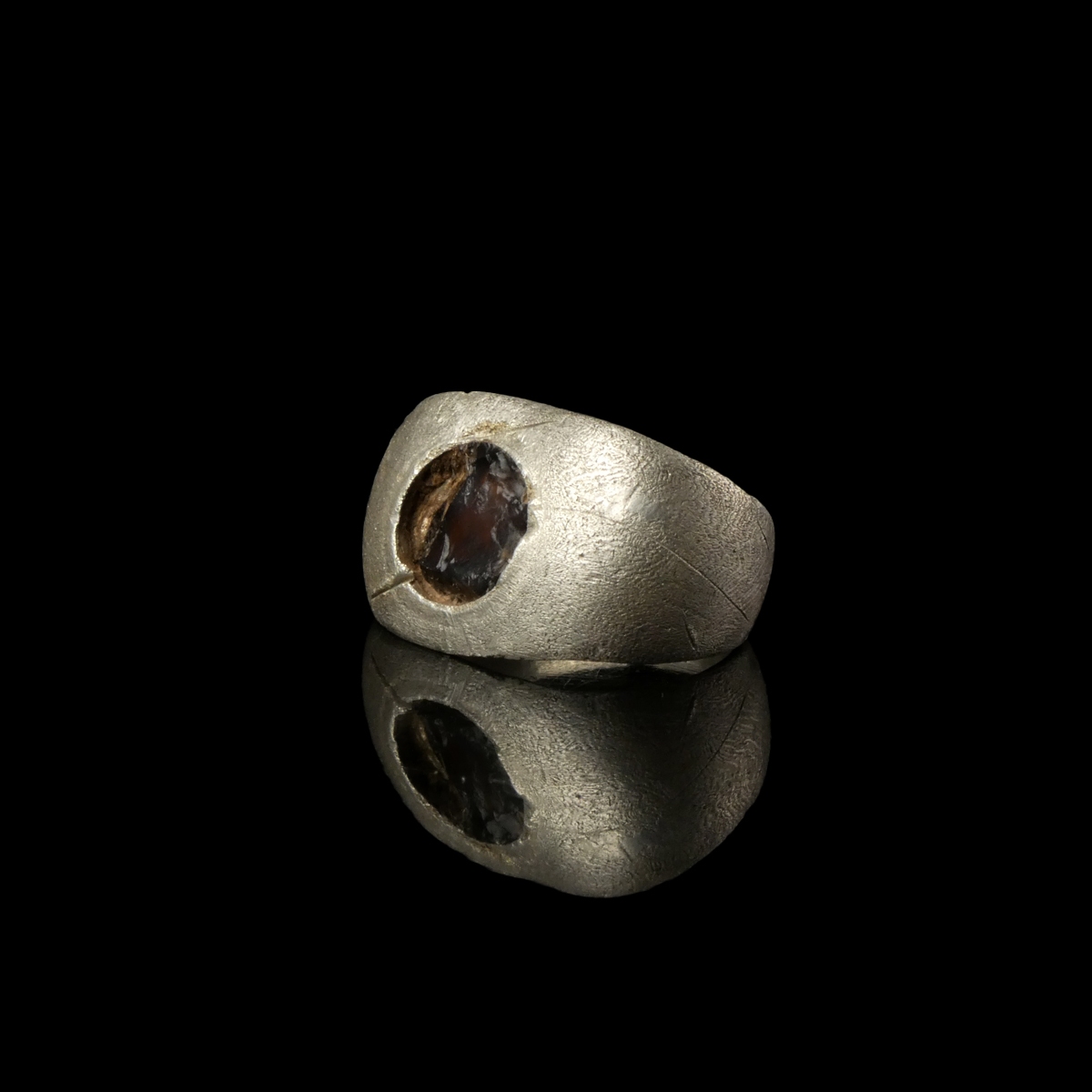 Roman silver ring with intaglio